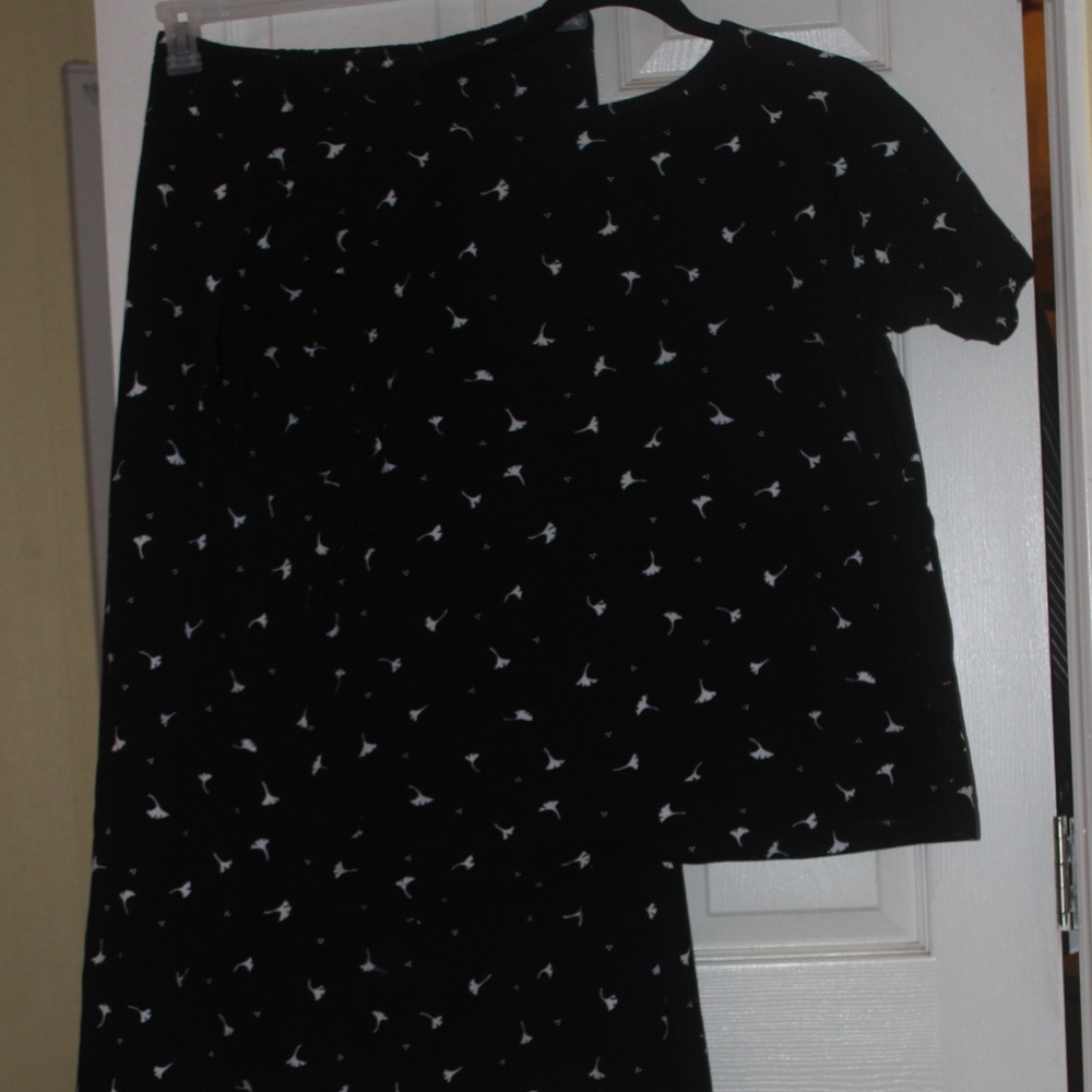 BLACK  & WHITE LEAVES COTTON TOP & LONG SKIRT